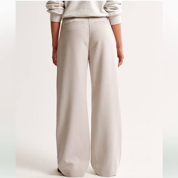 Abercrombie and Fitch Sloane Tailored Wide Leg Pant Short - Picture 2 of 12